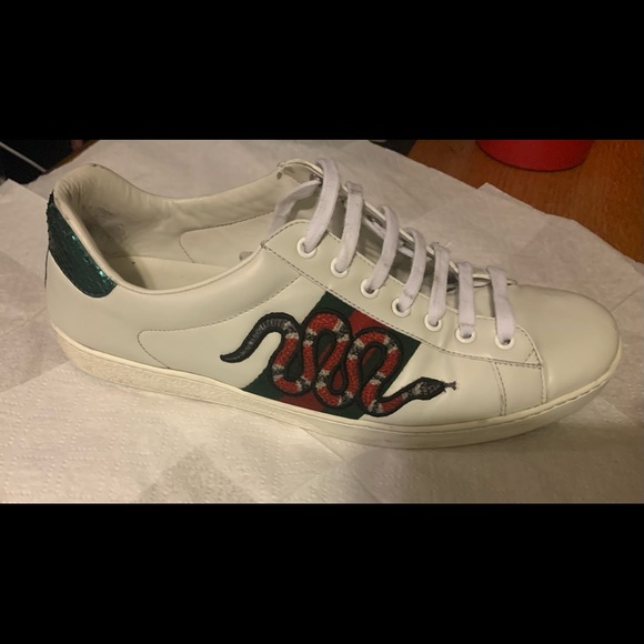 Mens 9.5 Gucci white shoes added colors are red and green with snake - Picture 2 of 7